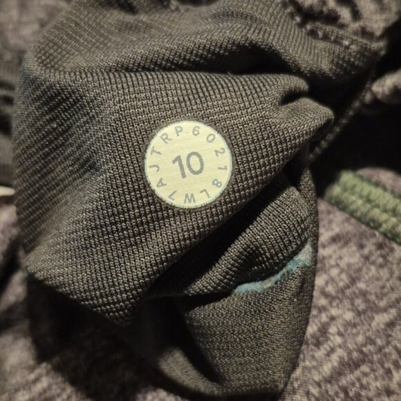 Lululemon size 10 hotty hot low rise 2 tone gray shorts, VGUC - Picture 7 of 7